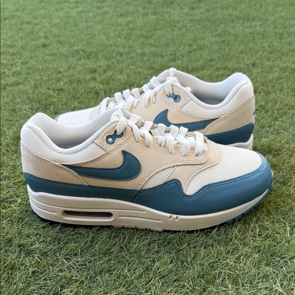 Nike Air Max 1 Essential